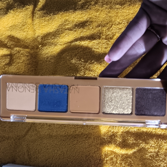 Natasha  denona  fez pallet - Picture 2 of 4